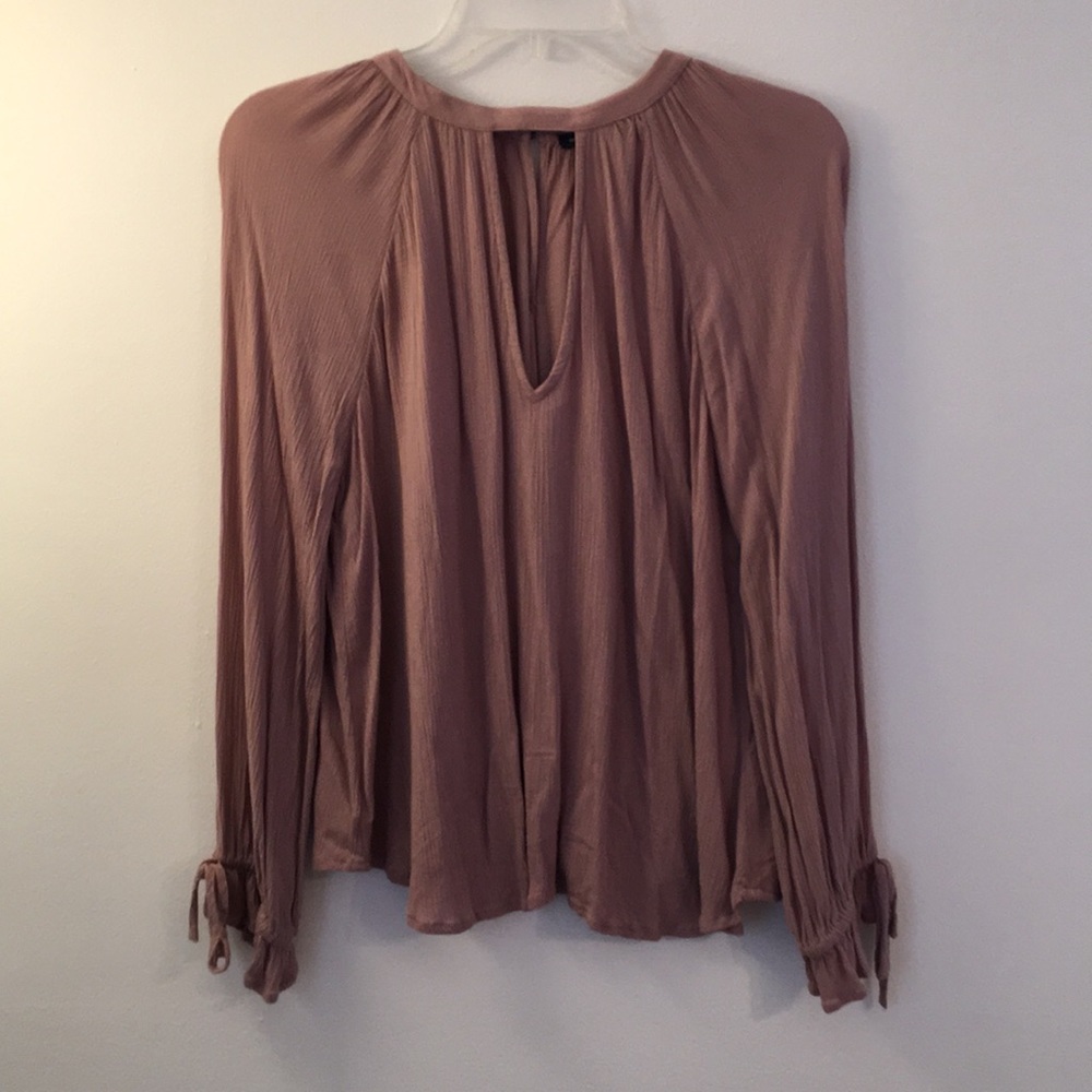 American Eagle flowy shirt